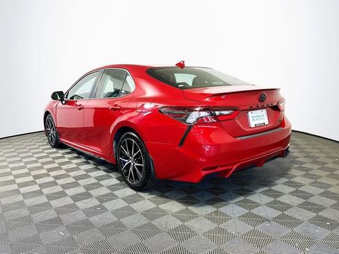 Used 2024 Toyota Camry SE image 6