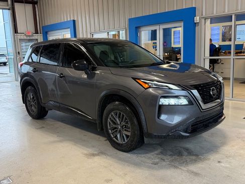 Used 2021 Nissan Rogue S FWD image 2