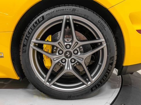 Certified 2017 Ferrari California T image 17