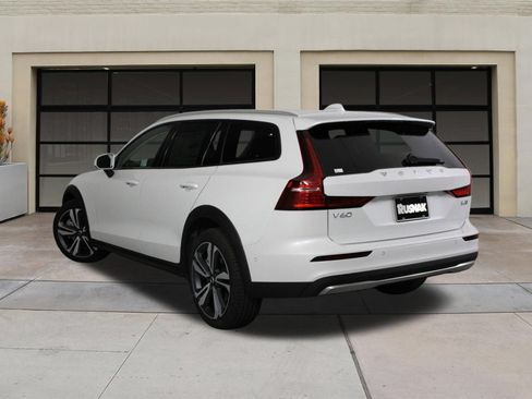 New 2026 Volvo V60 B5 Cross Country Plus w/ Climate Package AWD/4WD image 3