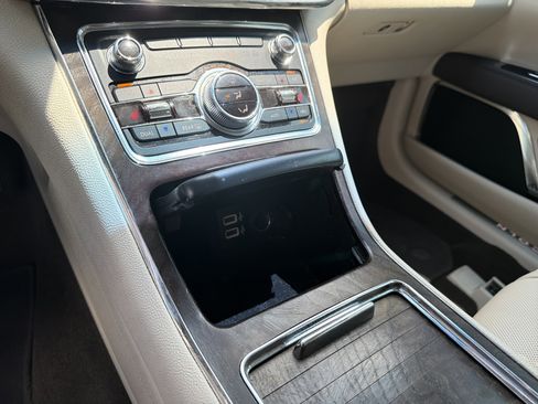 Used 2019 Lincoln Continental Select FWD image 40