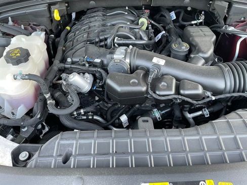 Used 2025 Jeep Grand Cherokee Laredo X AWD/4WD image 32