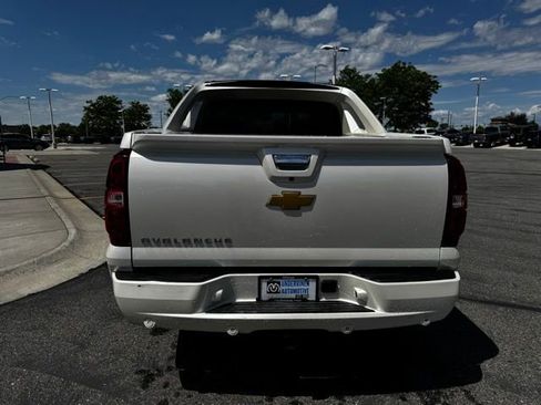 Used 2012 Chevrolet Avalanche LTZ AWD/4WD image 6