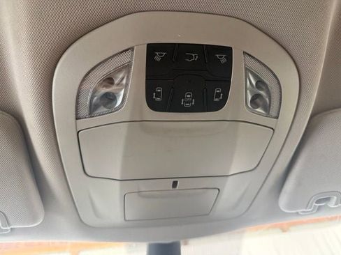 Used 2023 Chrysler Pacifica Touring-L FWD image 16