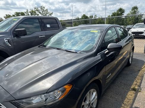 Used 2019 Ford Fusion SE FWD image 15