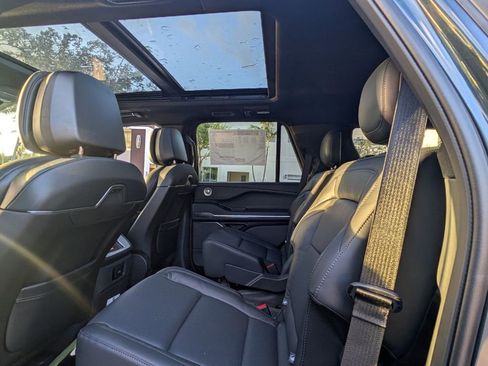 New 2026 Lincoln Navigator Reserve w/ Jet Appearance Package image 13