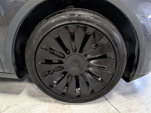 Used 2021 Tesla Model Y Long Range AWD/4WD image 12