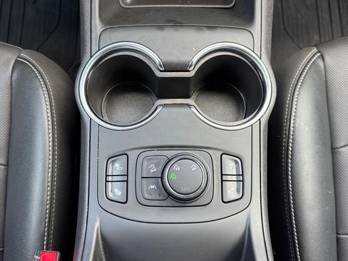 Used 2024 GMC Terrain SLT w/ LPO, Floor Liner Package AWD/4WD image 13