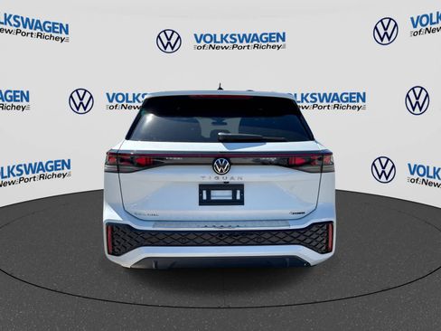 Used 2026 Volkswagen Tiguan SEL R-Line AWD/4WD image 5