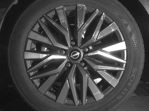 Used 2025 Nissan Altima 2.5 SV image 12