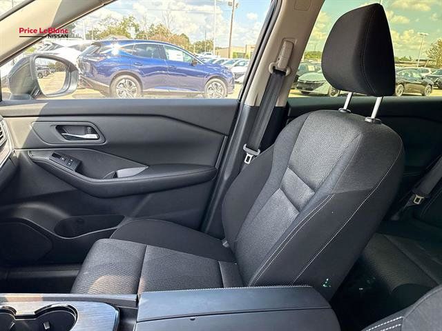 Certified 2024 Nissan Rogue SV FWD image 15