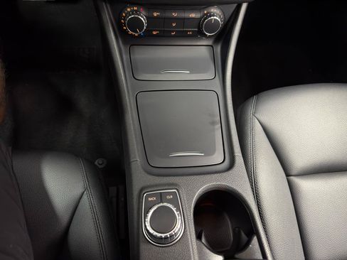 Used 2014 Mercedes-Benz CLA 250 image 23