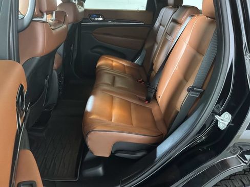 Used 2020 Jeep Grand Cherokee Overland AWD/4WD image 16