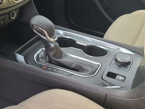 Used 2023 Chevrolet Traverse LS image 9