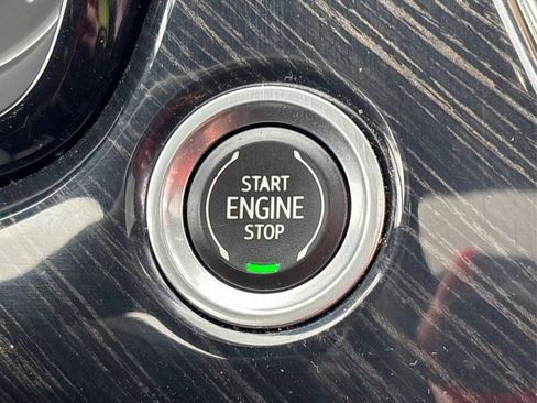 Used 2021 Cadillac XT6 Premium Luxury image 32