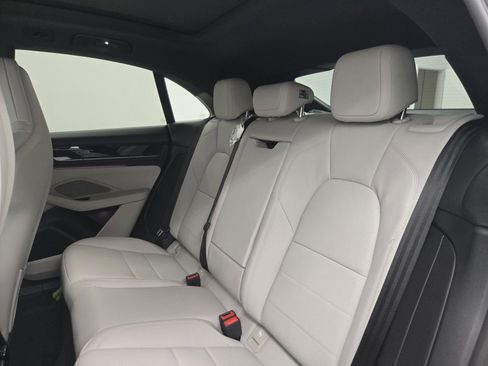 New 2025 Porsche Macan 4S Electric image 17