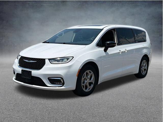 Used 2023 Chrysler Pacifica Touring-L FWD image 3