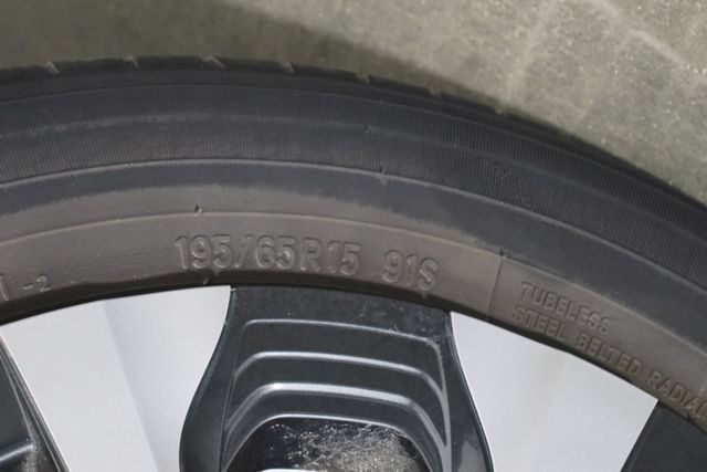 Used 2020 Toyota Prius Prime XLE FWD image 32