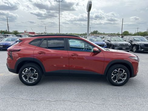 Used 2024 Chevrolet Trax LT w/ Driver Confidence Package FWD image 4