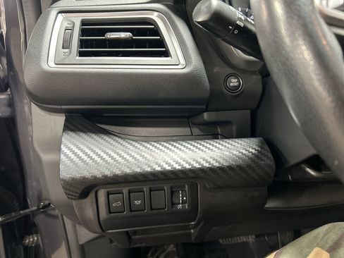 Used 2023 Subaru Ascent Premium w/ Convenience Package image 19