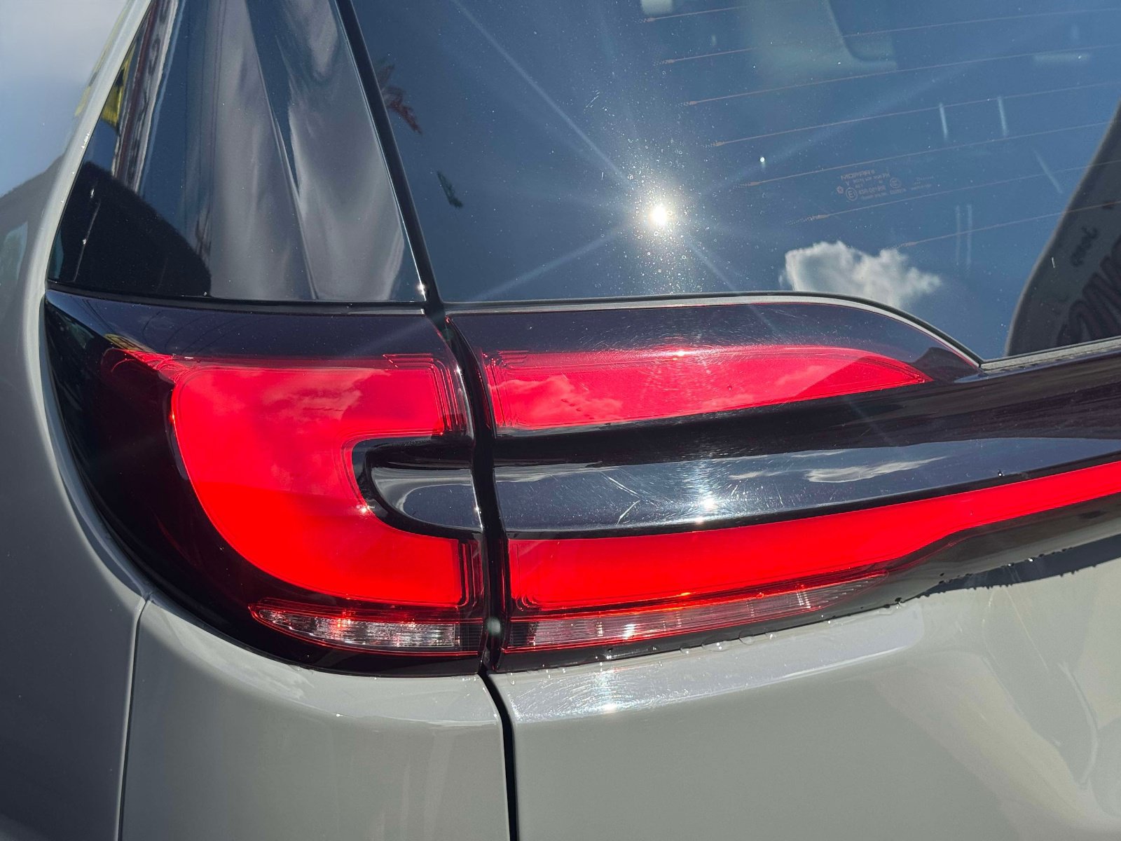 Used 2023 Chrysler Pacifica Limited FWD image 11