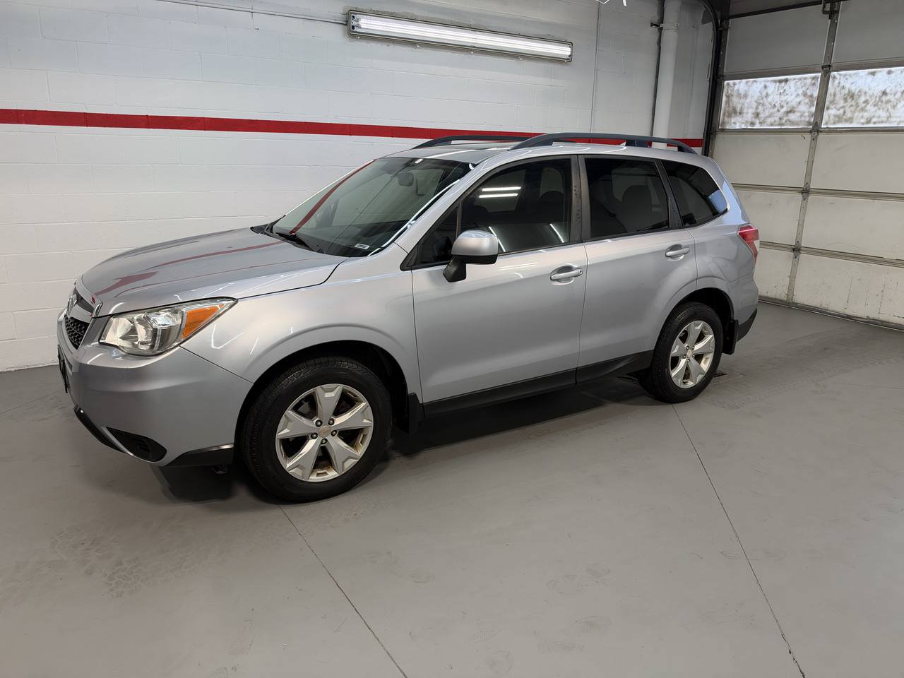 Used 2016 Subaru Forester 2.5i Premium w/ All-Weather Package AWD/4WD image 2