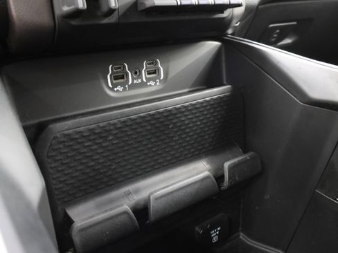 Used 2021 RAM 2500 Big Horn w/ Night Edition AWD/4WD image 46