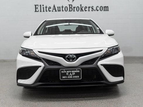Used 2021 Toyota Camry SE FWD image 3
