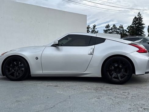 Used 2009 Nissan 370Z Touring w/ Sport Pkg image 7