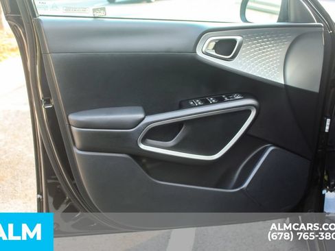 Used 2025 Kia Soul LX w/ LX Technology Package FWD image 35