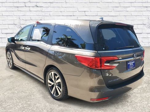 Used 2023 Honda Odyssey Touring image 2