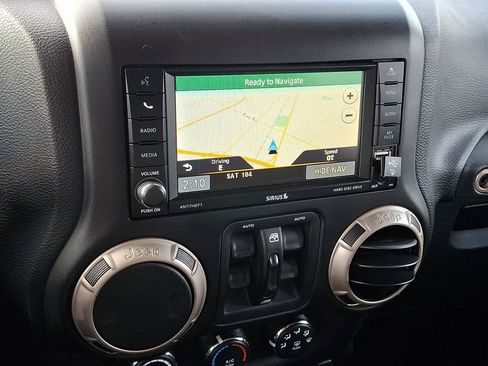 Used 2016 Jeep Wrangler Unlimited Sahara image 16