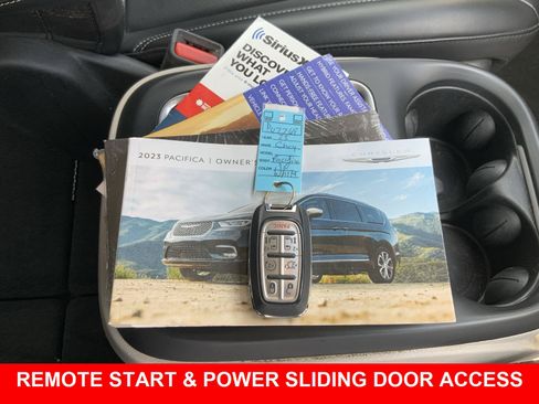 Used 2023 Chrysler Pacifica Touring-L FWD image 57