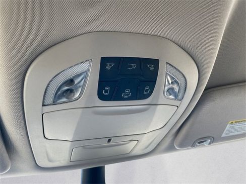 Used 2023 Chrysler Pacifica Touring-L image 20