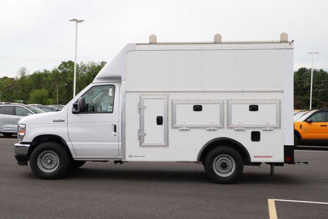 New 2027 Ford E-350 and Econoline 350 Super Duty w/ Power Equipment Group RWD image 3