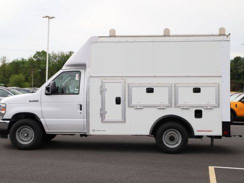 New 2027 Ford E-350 and Econoline 350 Super Duty w/ Power Equipment Group RWD image 3