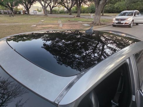 Used 2013 Hyundai Veloster w/ Style Pkg image 18