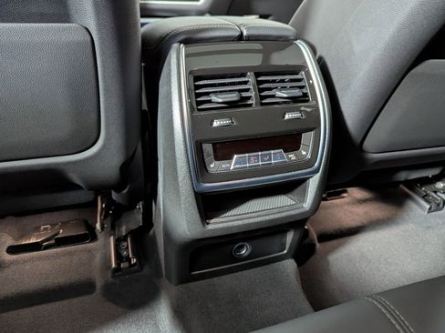 Used 2024 BMW X6 M60i w/ Dynamic Handling Package image 48