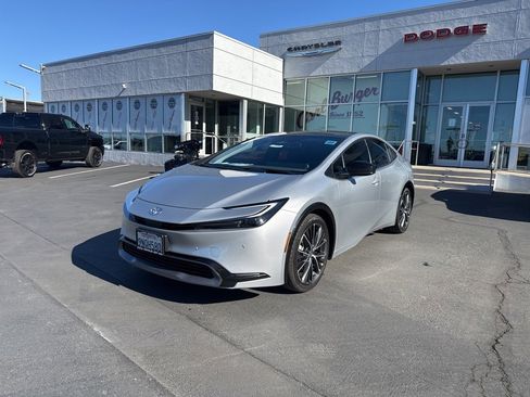 Used 2024 Toyota Prius XLE image 3