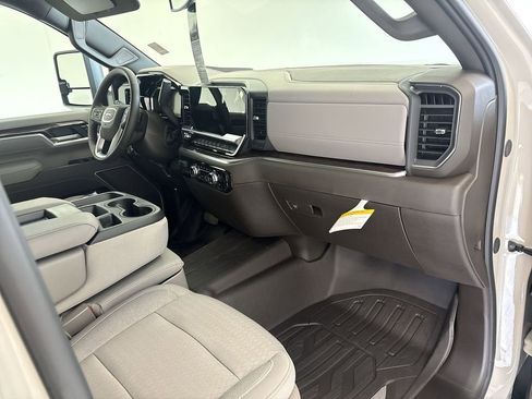 New 2026 GMC Sierra 3500 SLE w/ SLE Value Package AWD/4WD image 30