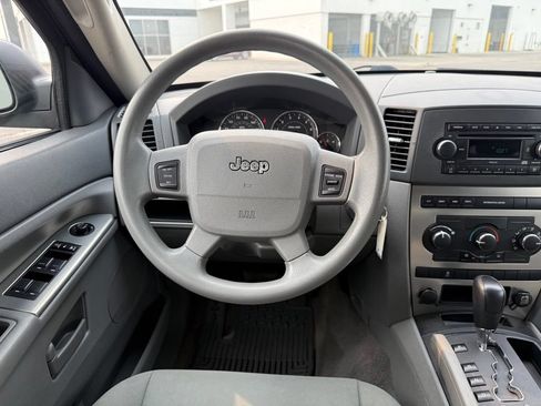Used 2007 Jeep Grand Cherokee Laredo w/ Cargo Convenience Group AWD/4WD image 10