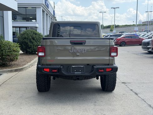 Used 2020 Jeep Gladiator Rubicon AWD/4WD image 6