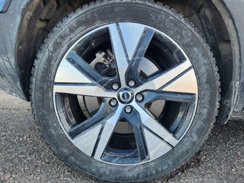 Used 2022 Volvo XC40 P8 Recharge Plus image 16