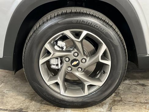 Used 2026 Chevrolet Trax LT w/ LT Convenience Package FWD image 25