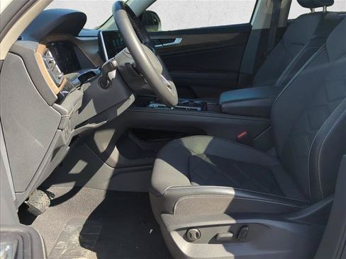 Used 2024 Volkswagen Atlas SE w/ Panoramic Sunroof Package FWD image 19