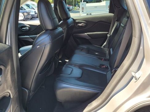 Used 2019 Jeep Cherokee Latitude Plus image 7