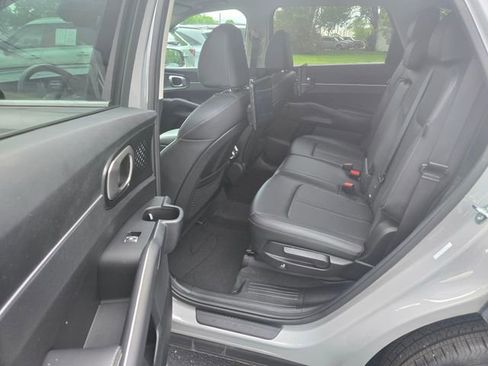 Used 2025 Kia Sorento S w/ Panoramic Sunroof Package FWD image 19
