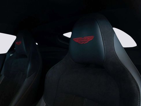 Used 2025 Aston Martin V8 Vantage Coupe image 39