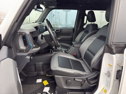 Used 2023 Ford Bronco Black Diamond w/ Sasquatch Package image 11