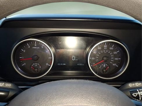 Used 2023 Kia Carnival LX image 30